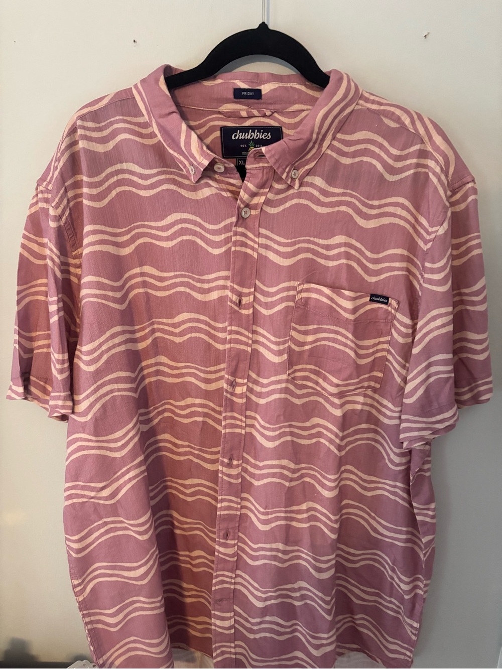 chubbies Pink Short-Sleeve Button-Down with Cream Wave Stripes